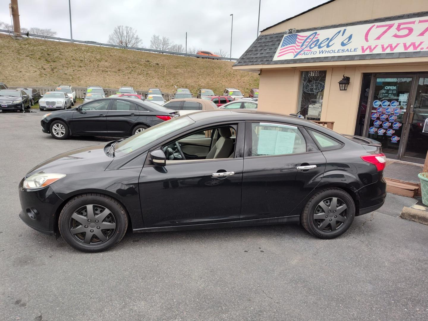 2014 Black Ford Focus (1FADP3F27EL) , Automatic transmission, located at 5700 Curlew Drive, Norfolk, VA, 23502, (757) 455-6330, 36.841885, -76.209412 - Photo#7